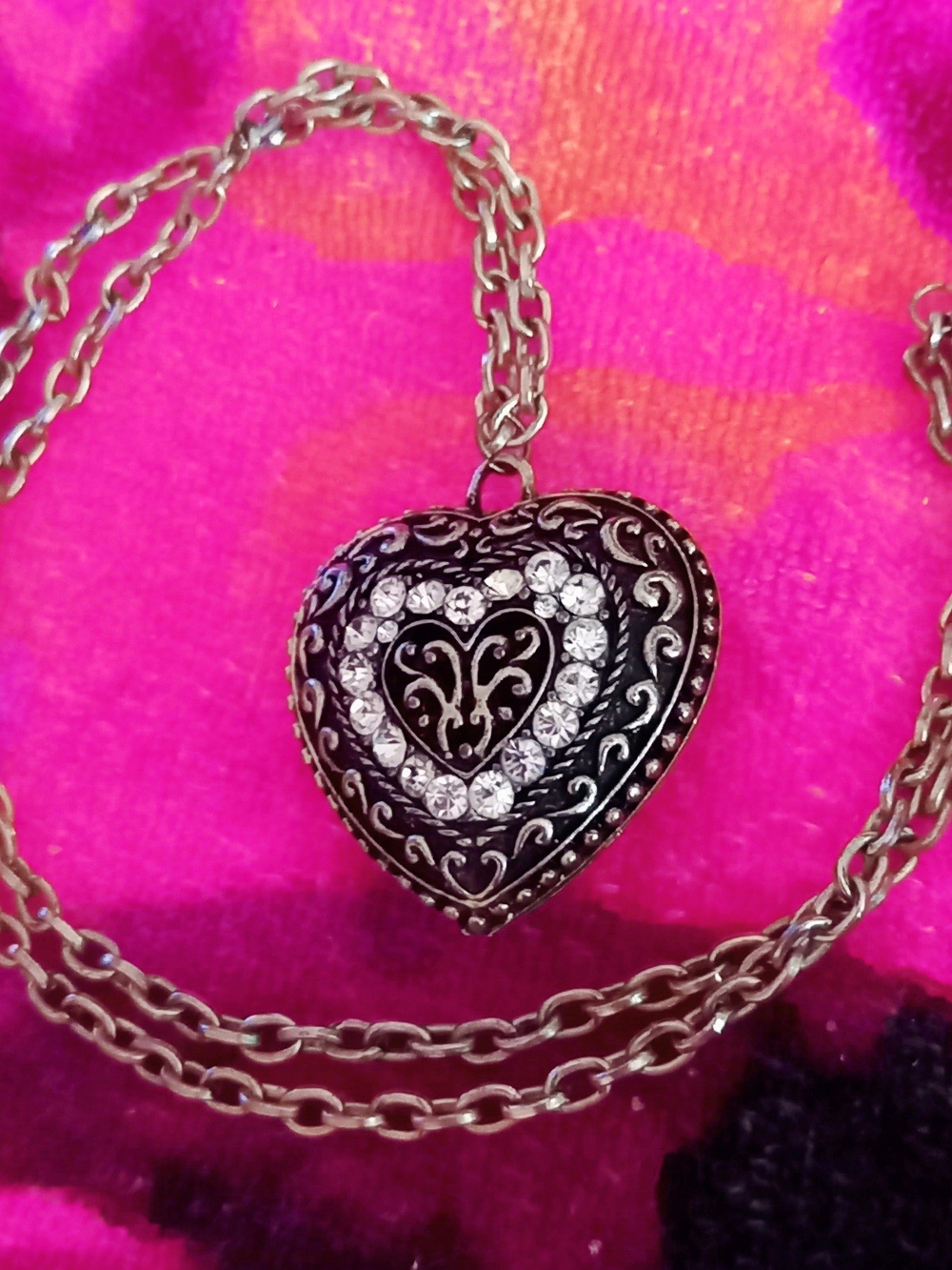 🖤  Crystal Necklace - Picture 3 of 8